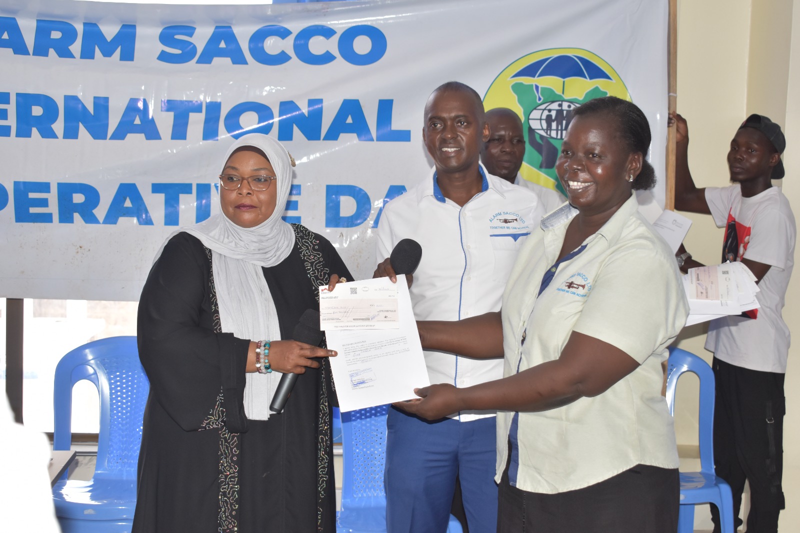 Guests and members at a certificate distribution